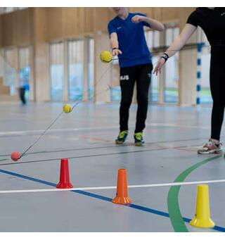 Kjeglelek med returball Liten pakke med 8 boomerang baller